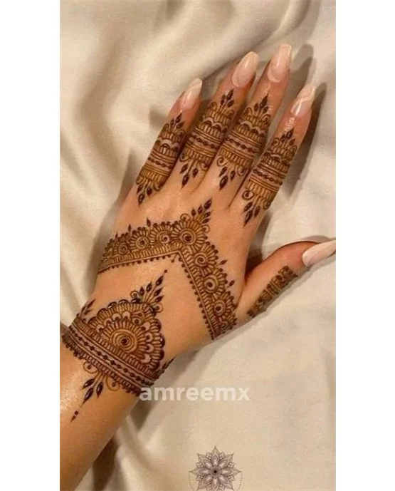 Grid Bangle Touch Blending Into Back Hand Mehndi Design Grid Bangle Touch Blending Into Back Hand Mehndi Design